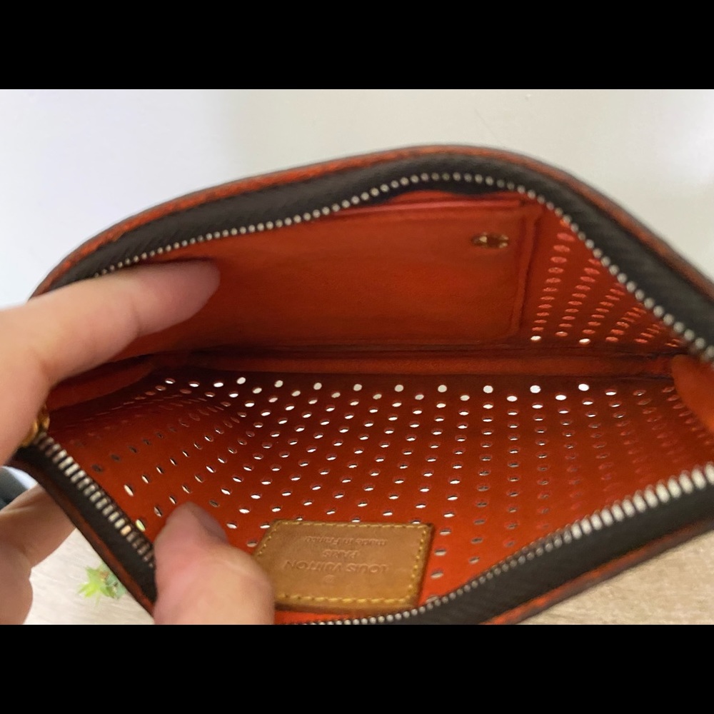 Perforated Pochette Plat - Picture 8 of 13